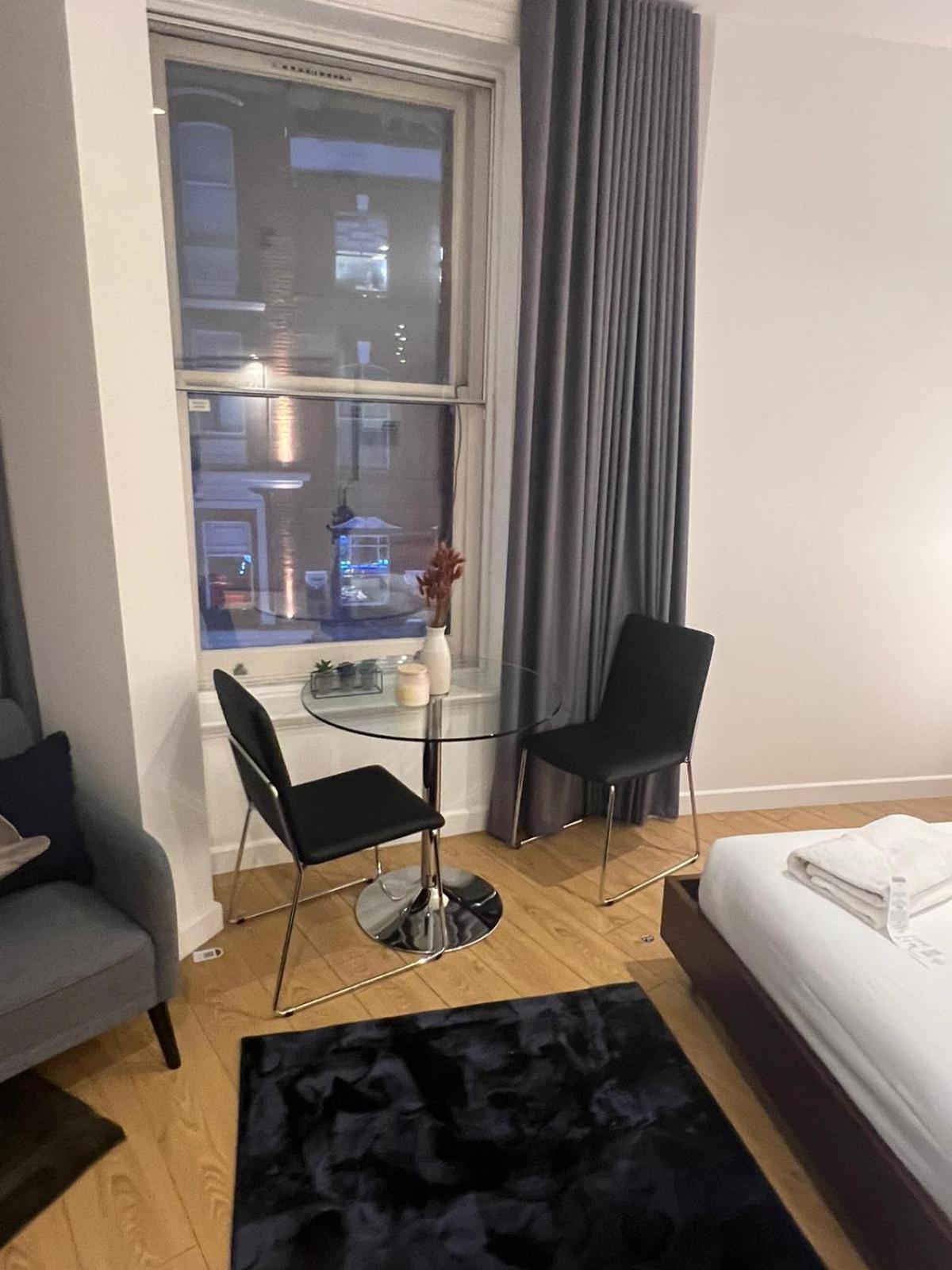 Tranquil 1 Bedroom Retreat In Piccadilly Vr4 Londra Exterior foto