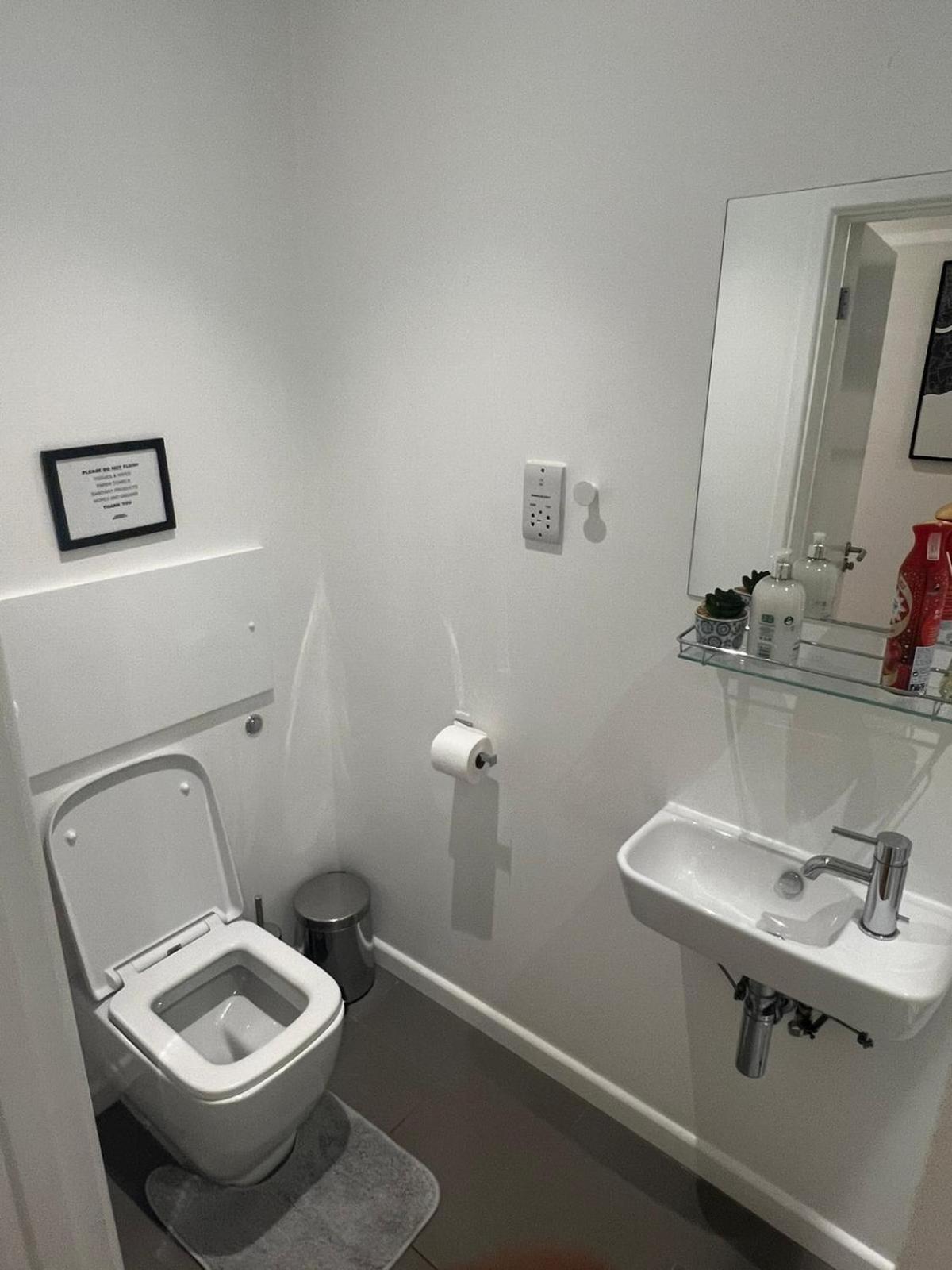 Tranquil 1 Bedroom Retreat In Piccadilly Vr4 Londra Exterior foto