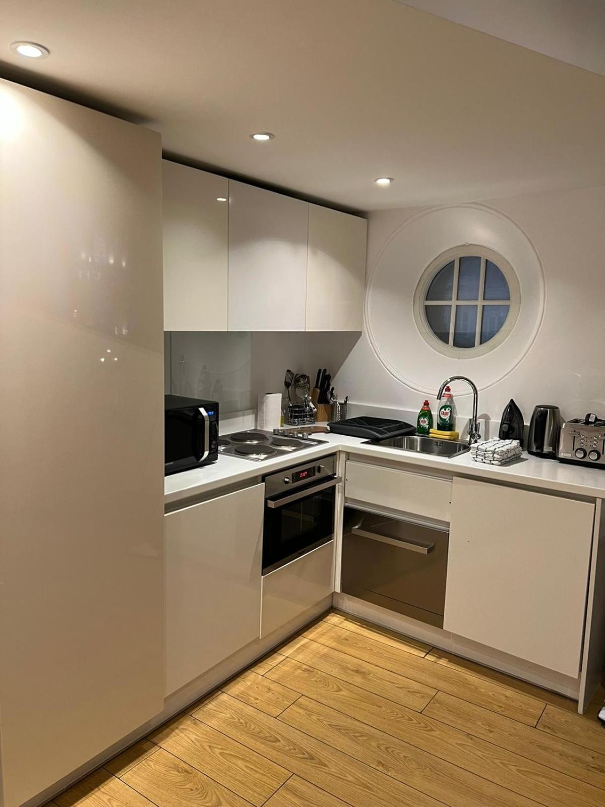 Tranquil 1 Bedroom Retreat In Piccadilly Vr4 Londra Exterior foto
